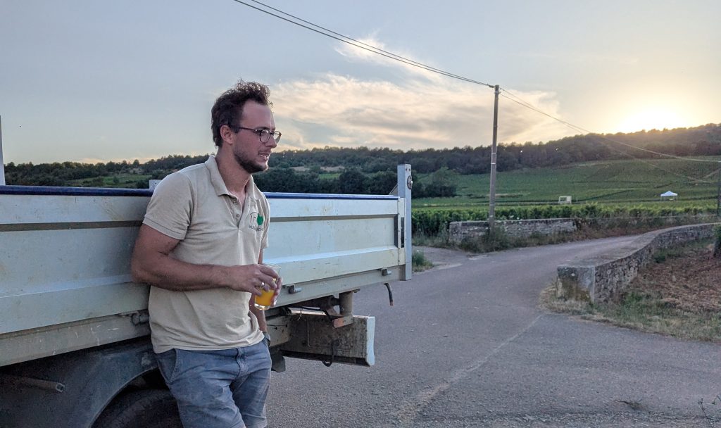 murailler adossé à un muret en pierre seche