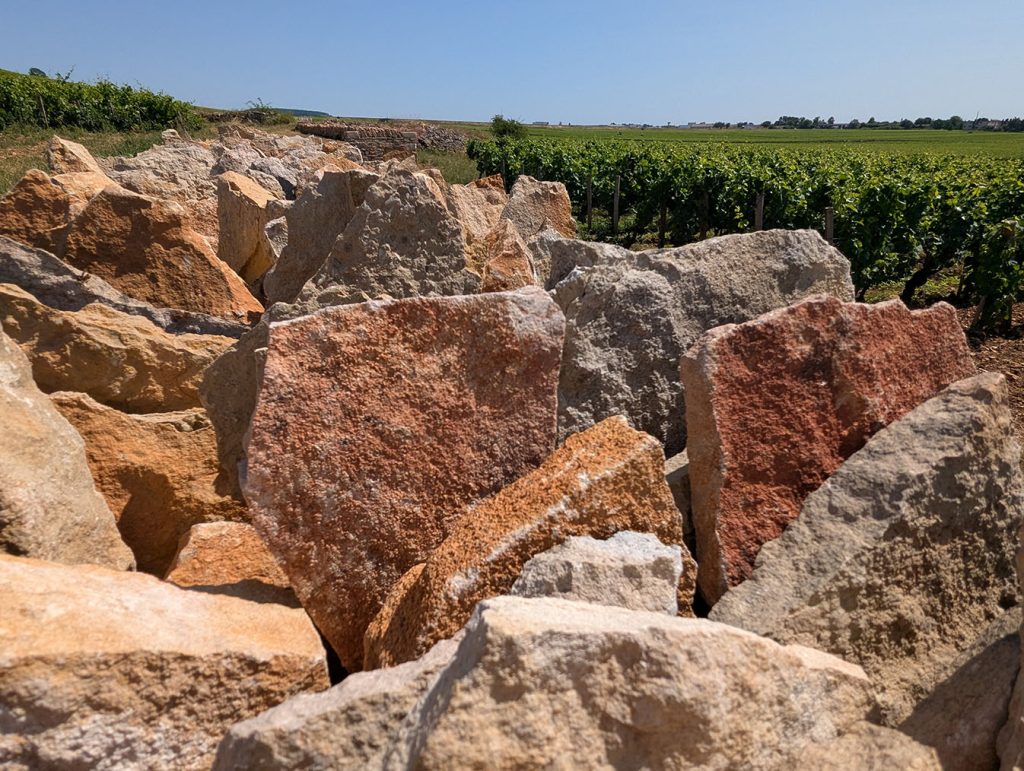 muret pierre sèche en construction, Beaune, Bourgogne, France