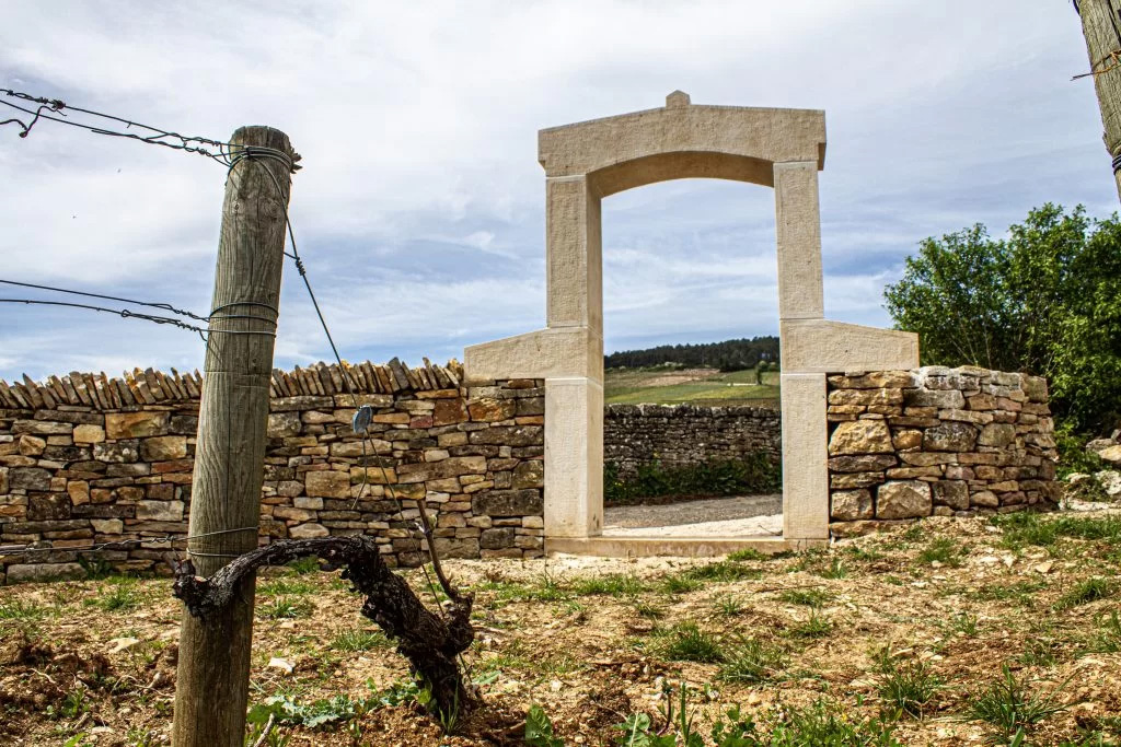 muret pierre sèche en construction, Beaune, Bourgogne, France