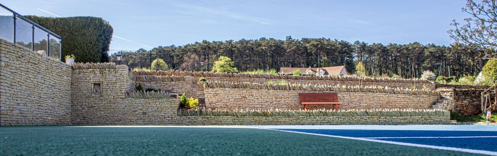 muret pierre sèche en construction, Beaune, Bourgogne, France